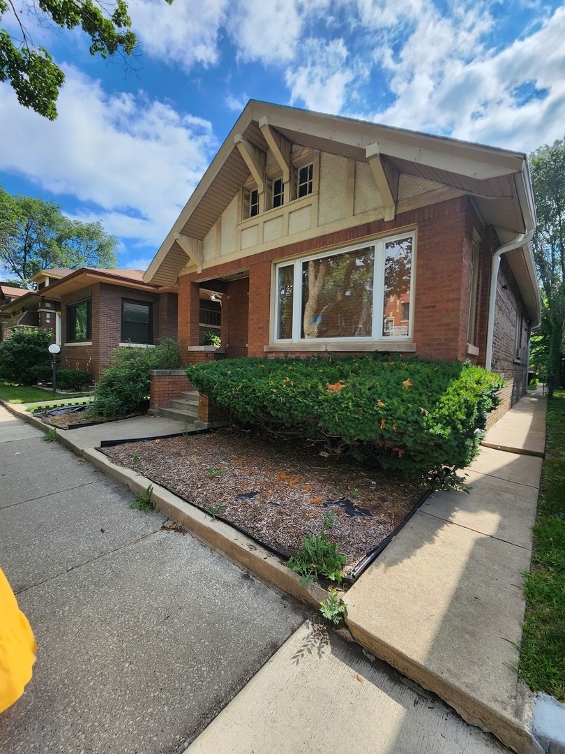 Property Photo:  7645 S Cornell Avenue  IL 60649 