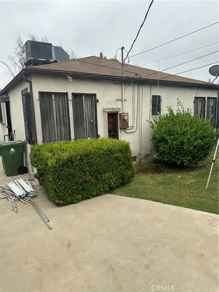 Property Photo:  1857 Clyde Avenue  CA 90019 