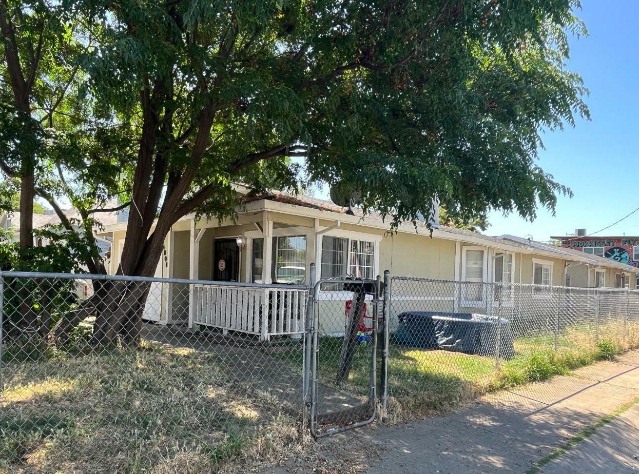 Property Photo:  4000 11th Avenue  CA 95817 