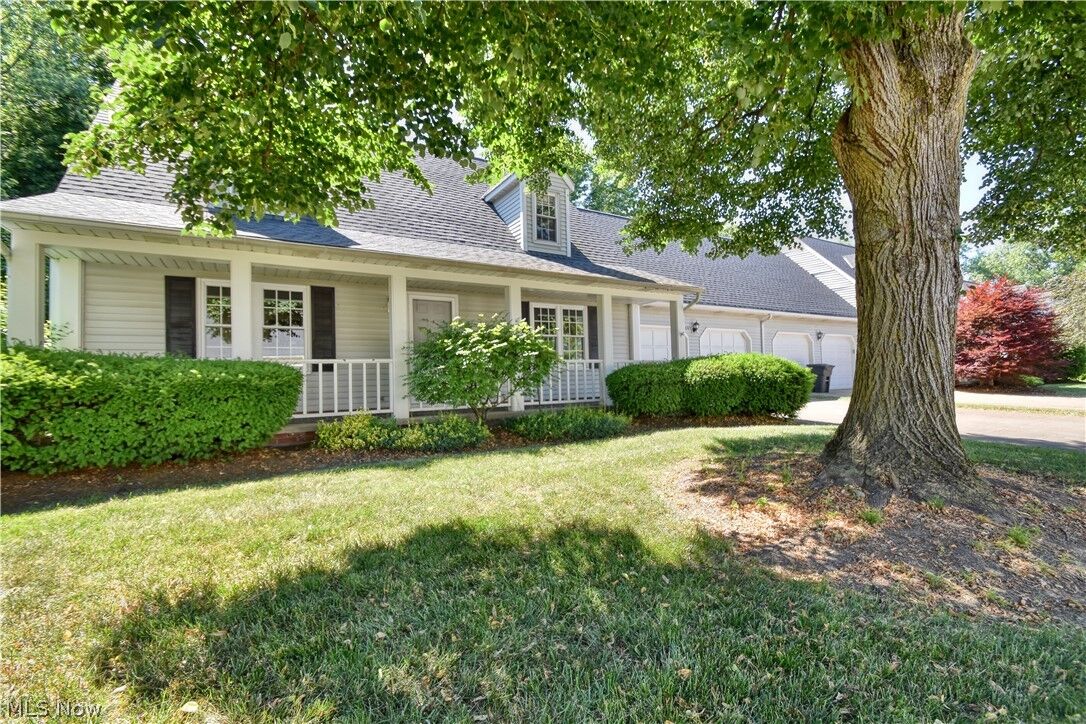 Property Photo: 6685 Connecticut Colony Circle OH 44060