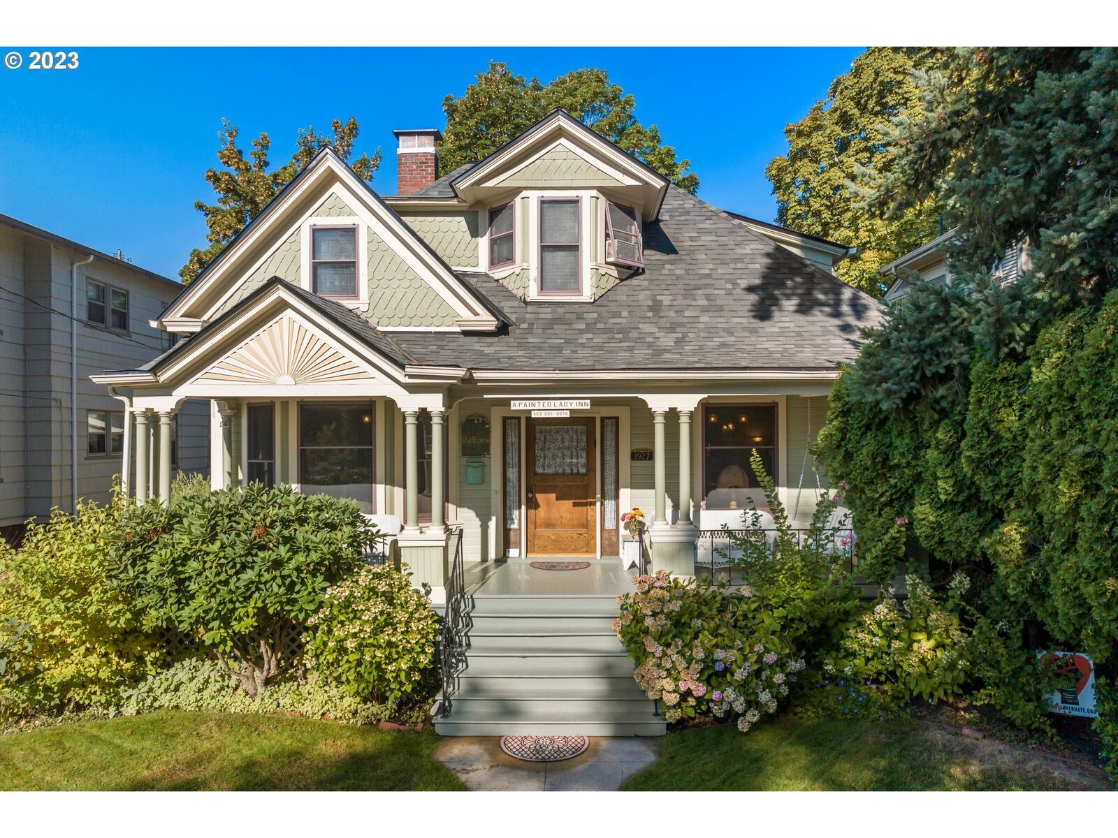 Property Photo: 1927 NE 16th Ave OR 97212