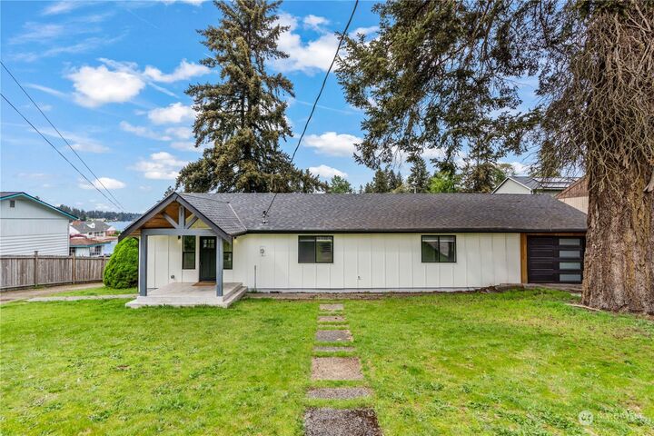 Property Photo:  625  173rd Street S  WA 98387 