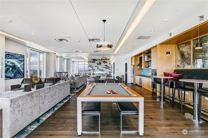 Property Photo: 1321 Seneca Street 1502 WA 98101