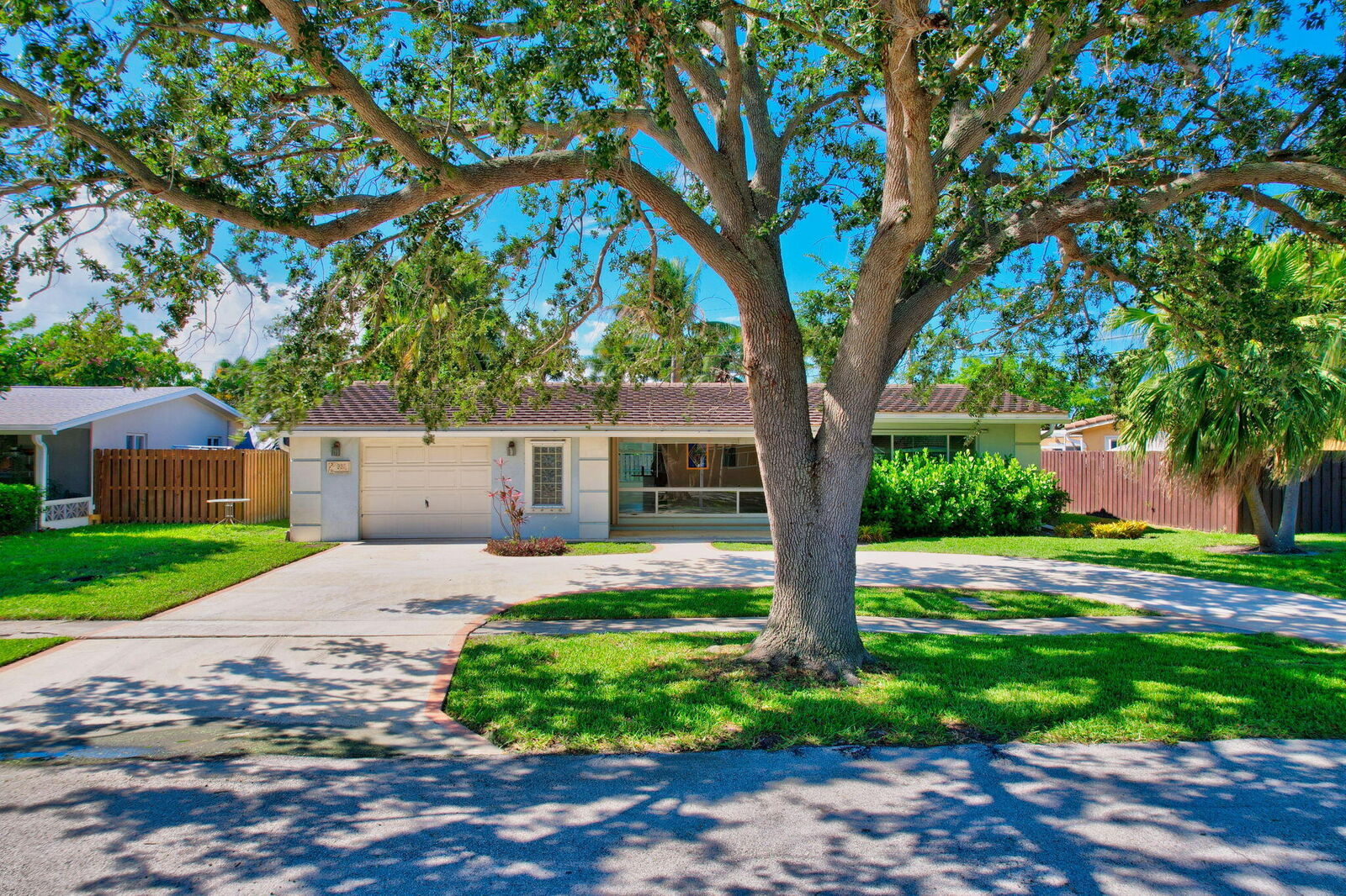 Property Photo:  531 SE 4th Street  FL 33441 