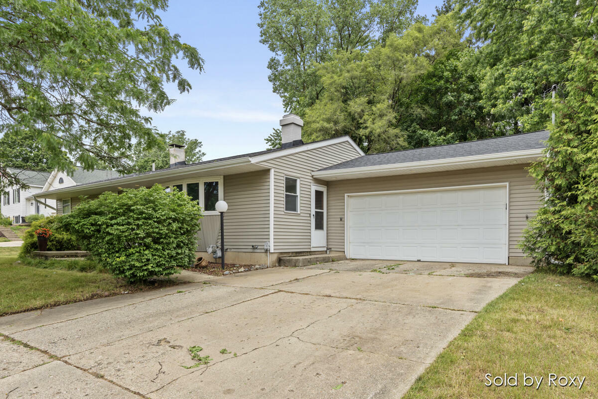 Property Photo:  2841 Richmond Street NW  MI 49504 