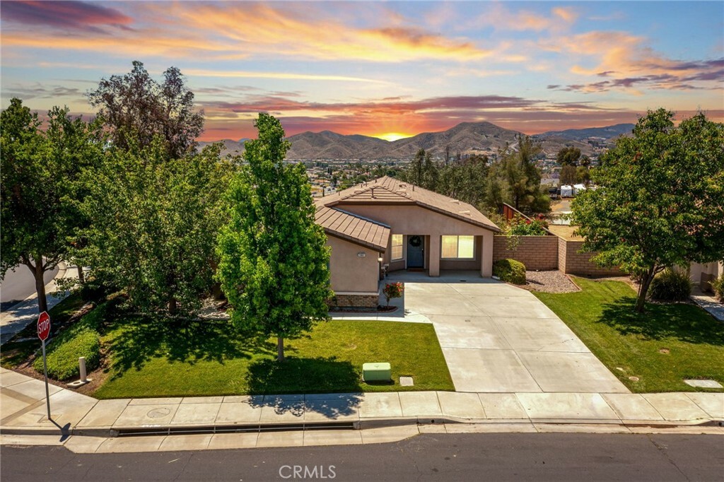 Property Photo:  23801 Cheyenne Canyon Drive  CA 92587 