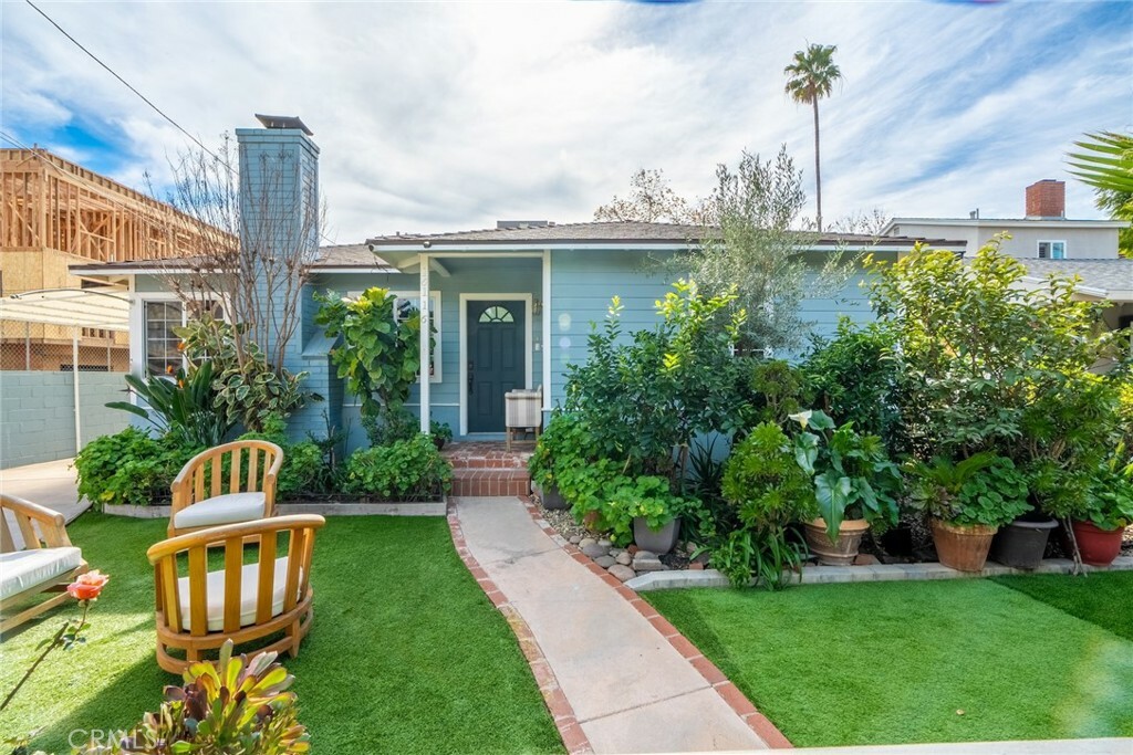 Property Photo: 16116 Haynes Street CA 91406