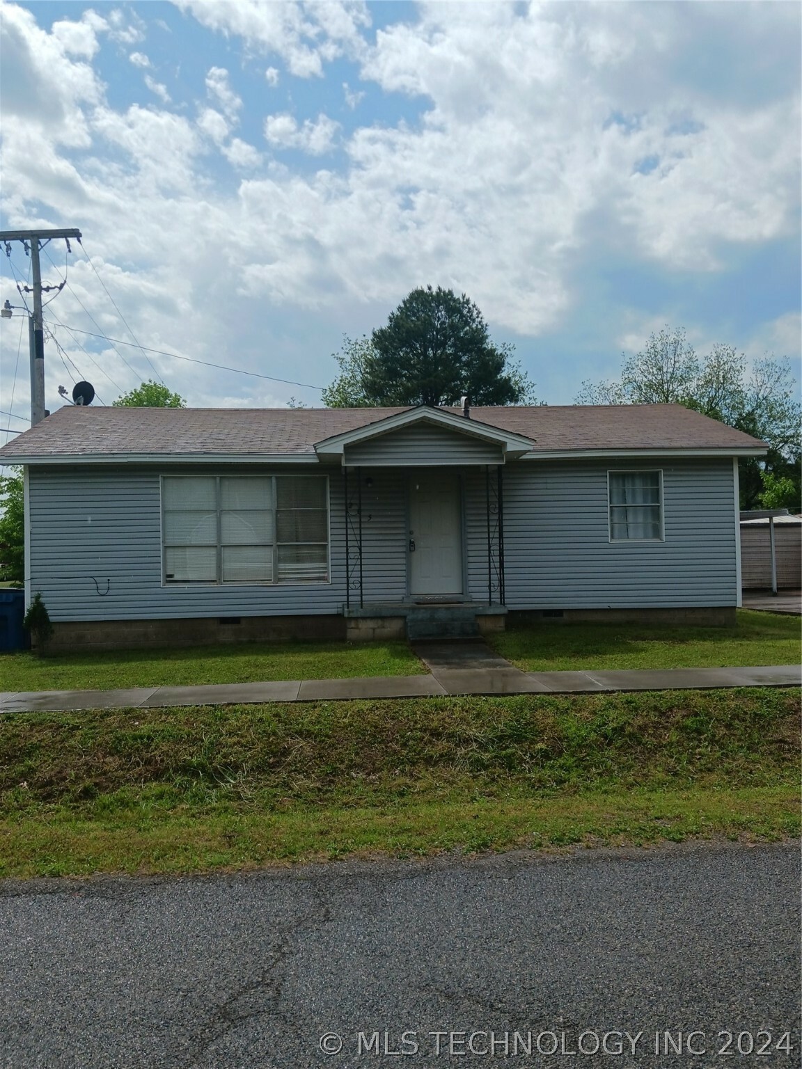 Property Photo:  205 NW 2nd  OK 74578 