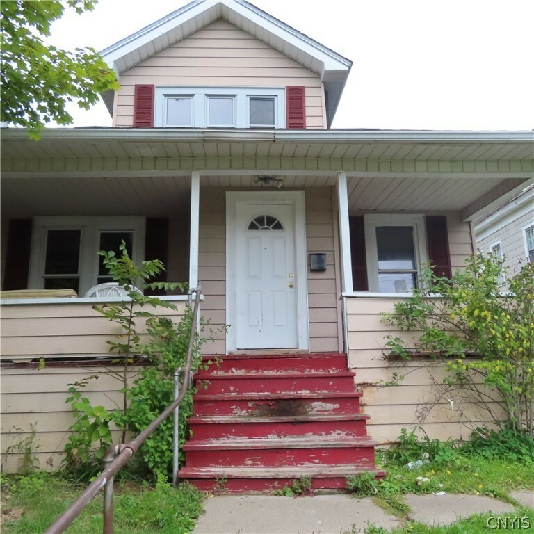 Property Photo:  1324 Butternut Street  NY 13208 