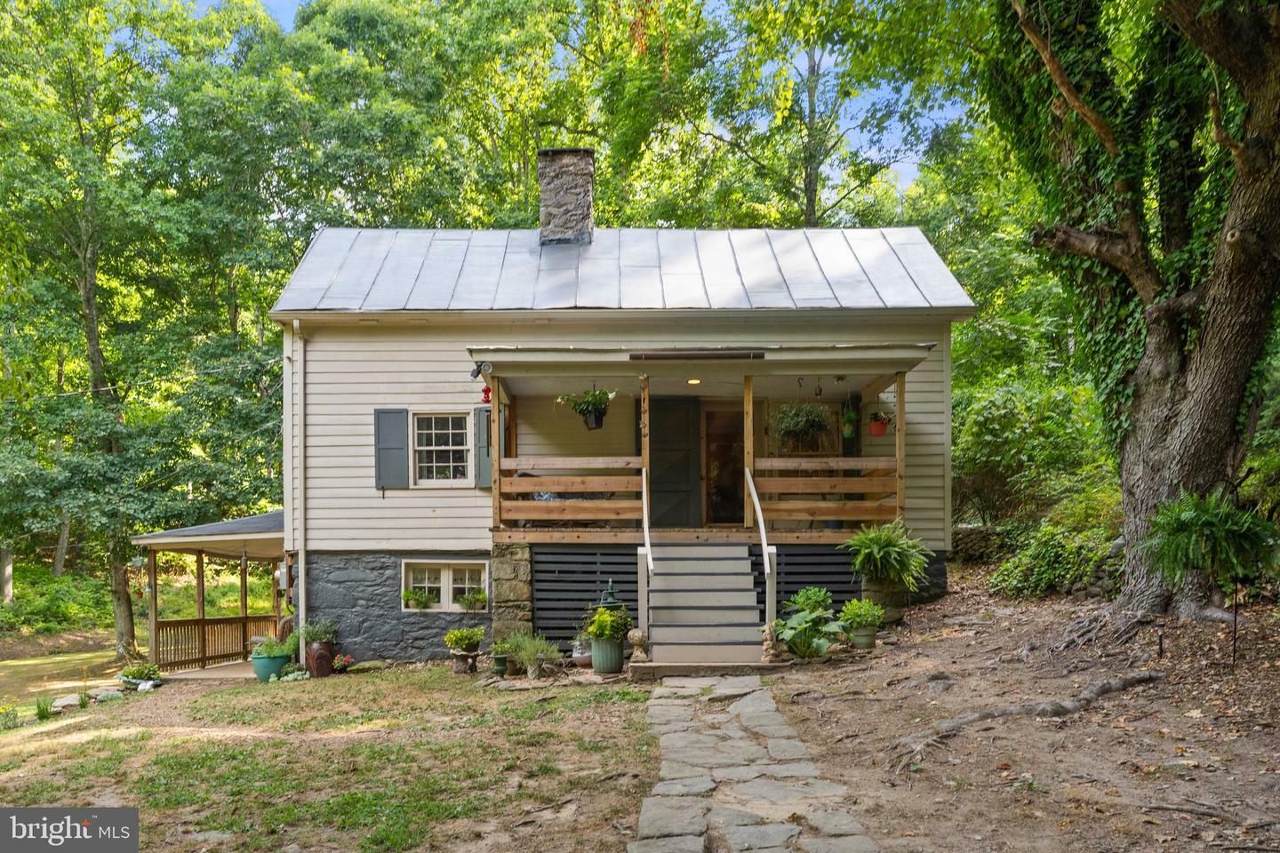 Property Photo: 5459 Free State Road VA 20115