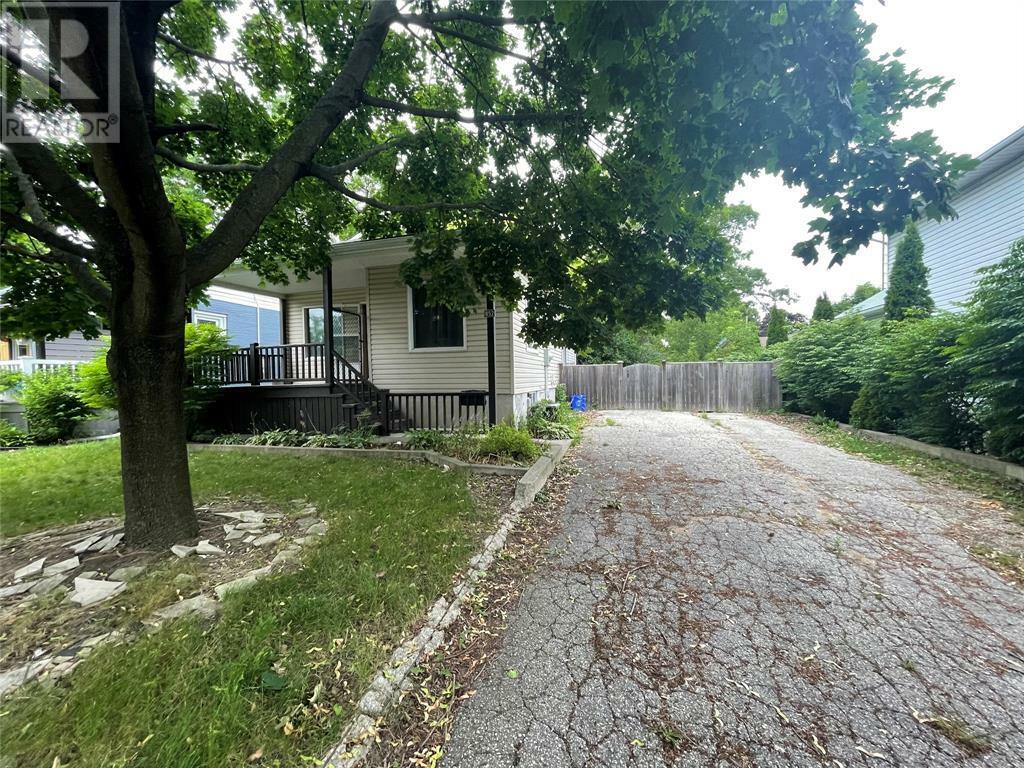 Property Photo:  852 Michigan Avenue  ON N7V 1L6 