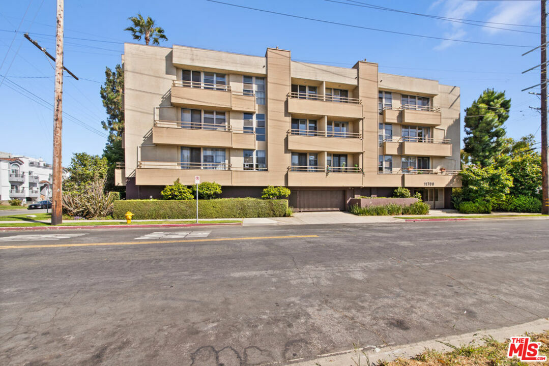 Property Photo:  11700   Iowa Ave 103  CA 90025 