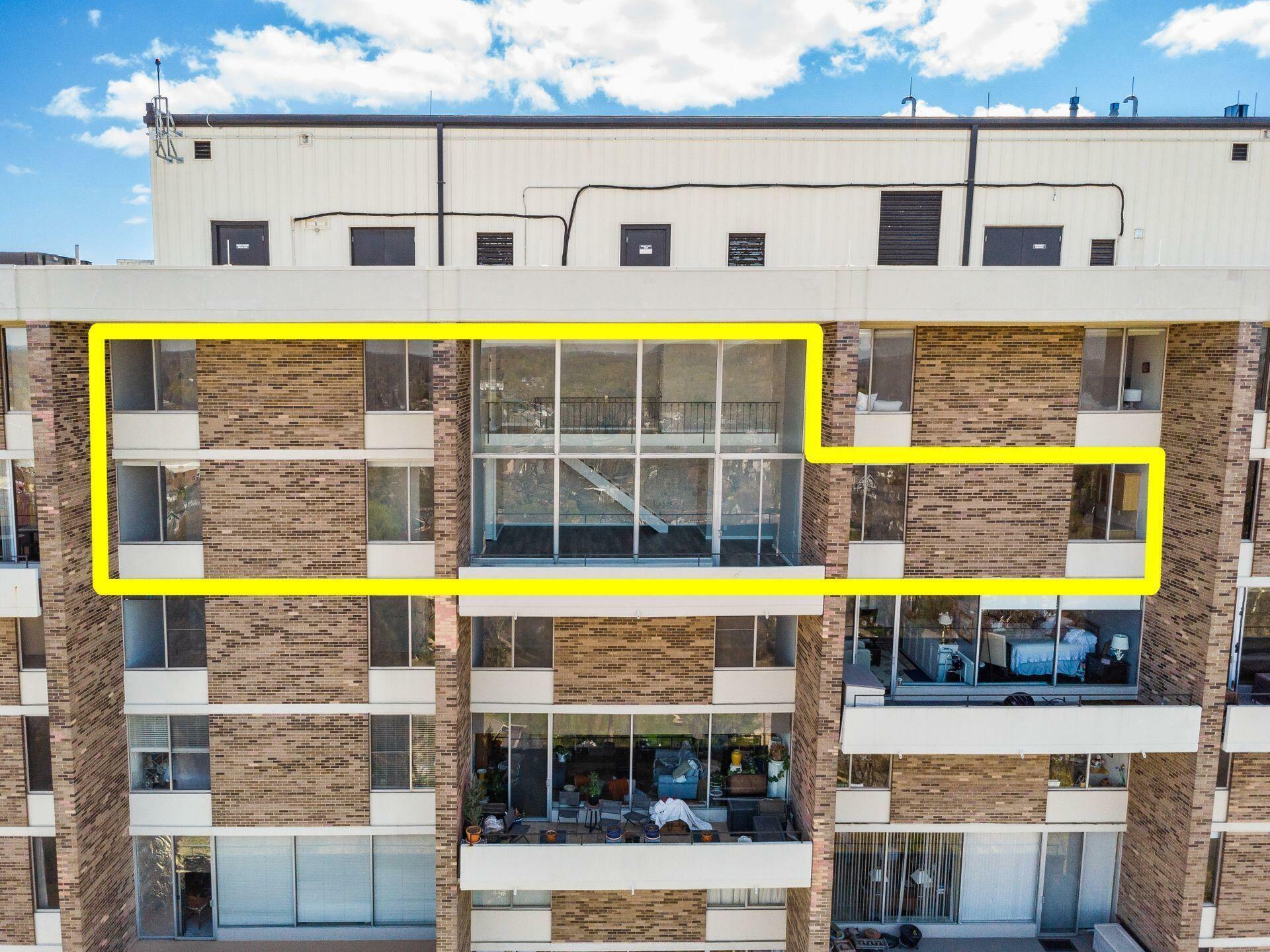 Property Photo: 1000 Urlin Avenue OH 43212