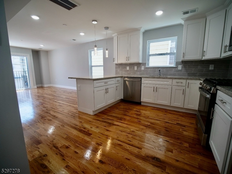 Property Photo:  118 Fleming Ave 2  NJ 07105 