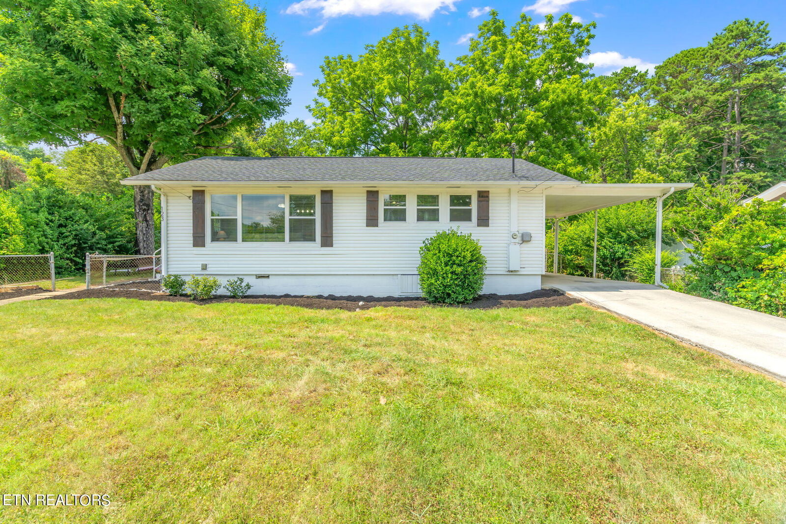 Property Photo: 123 Pembroke Rd TN 37830