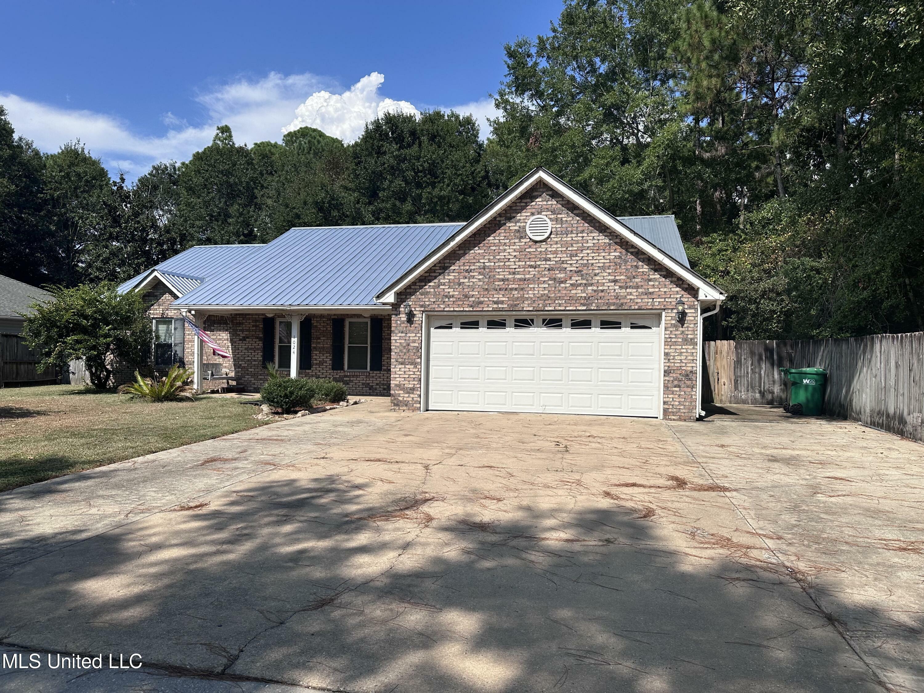 Property Photo:  1024 Ash Street  MS 39564 