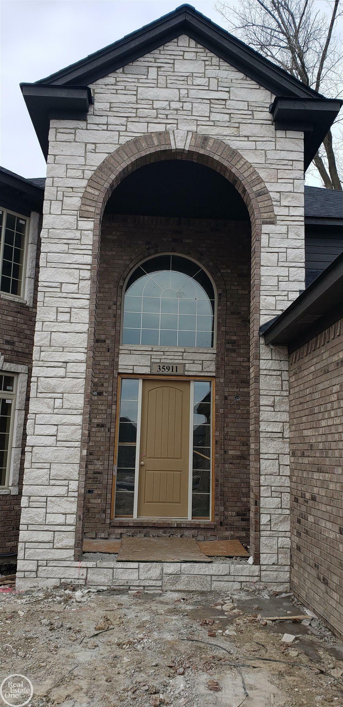 Property Photo: 36711 N Pointe Drive MI 48047