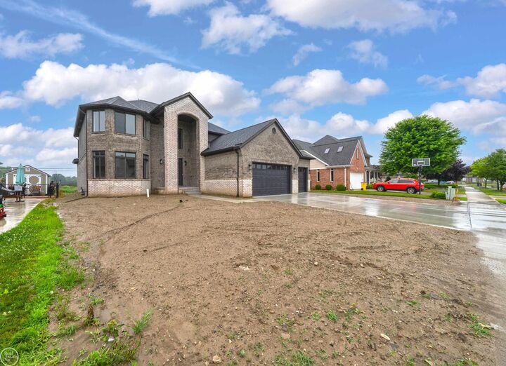 Property Photo:  36711 N Pointe Drive  MI 48047 