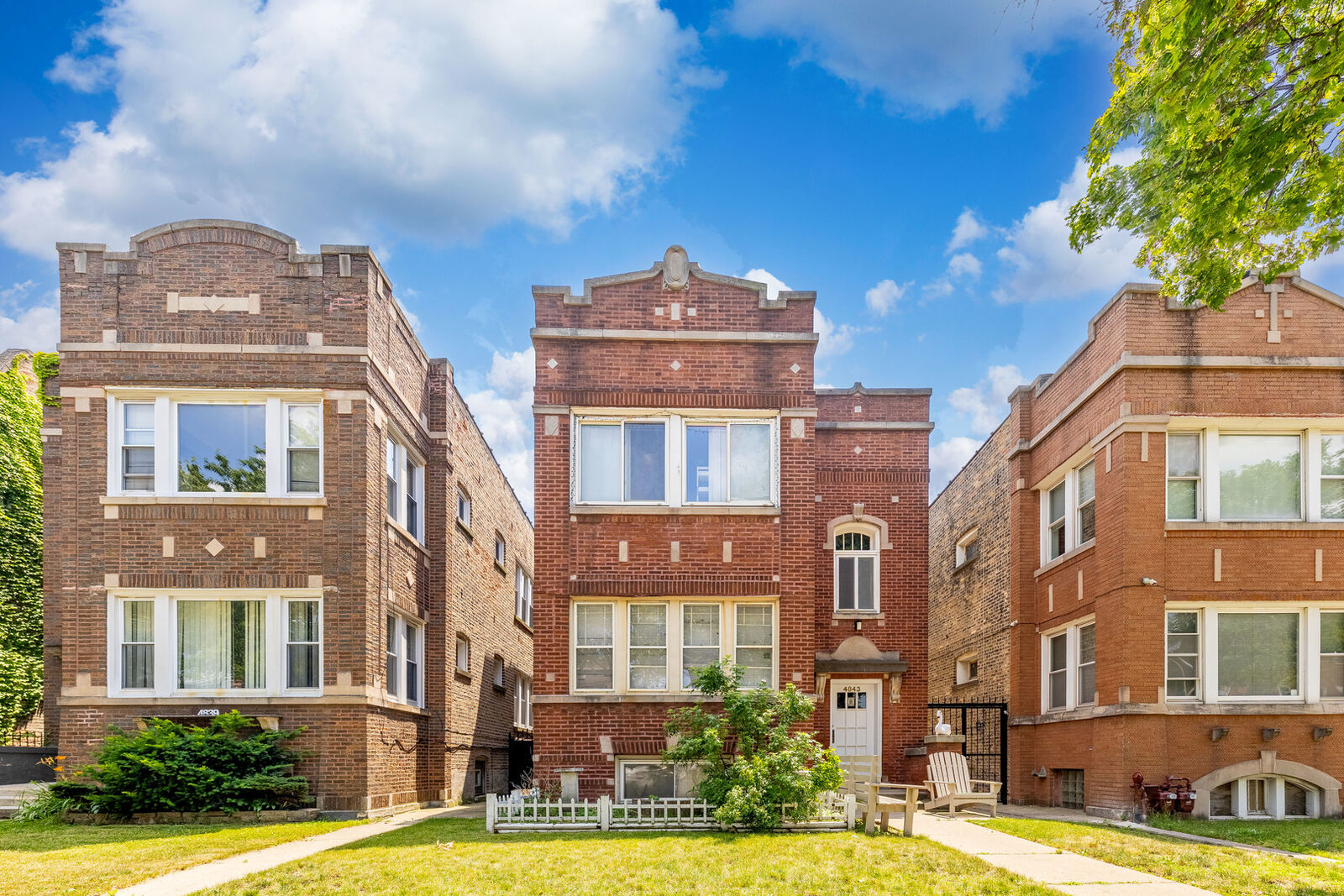 Property Photo: 4843 W George Street IL 60641