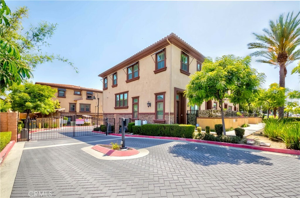 Property Photo: 656 W Huntington Drive A-2 CA 91007