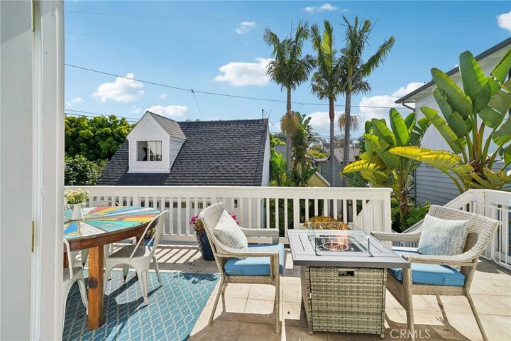 Property Photo: 3108 N Poinsettia Avenue CA 90266