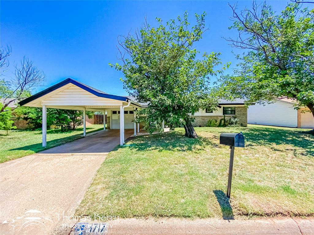 Property Photo:  1717 Sherman Drive  TX 79605 