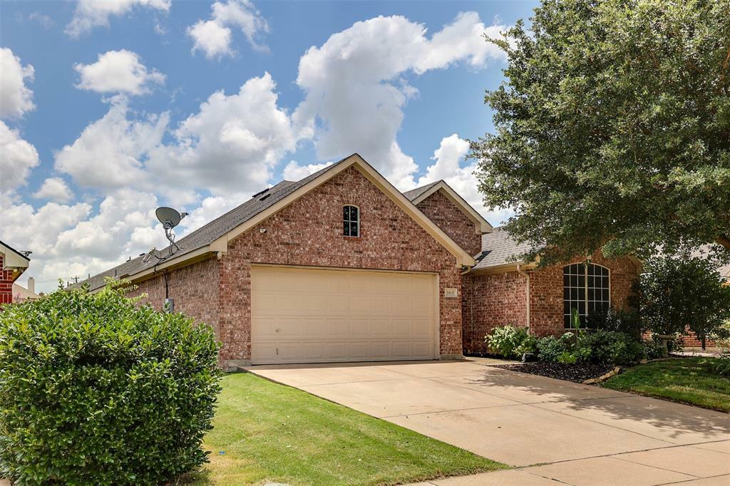 Property Photo:  1015 Cutting Horse Drive  TX 76063 