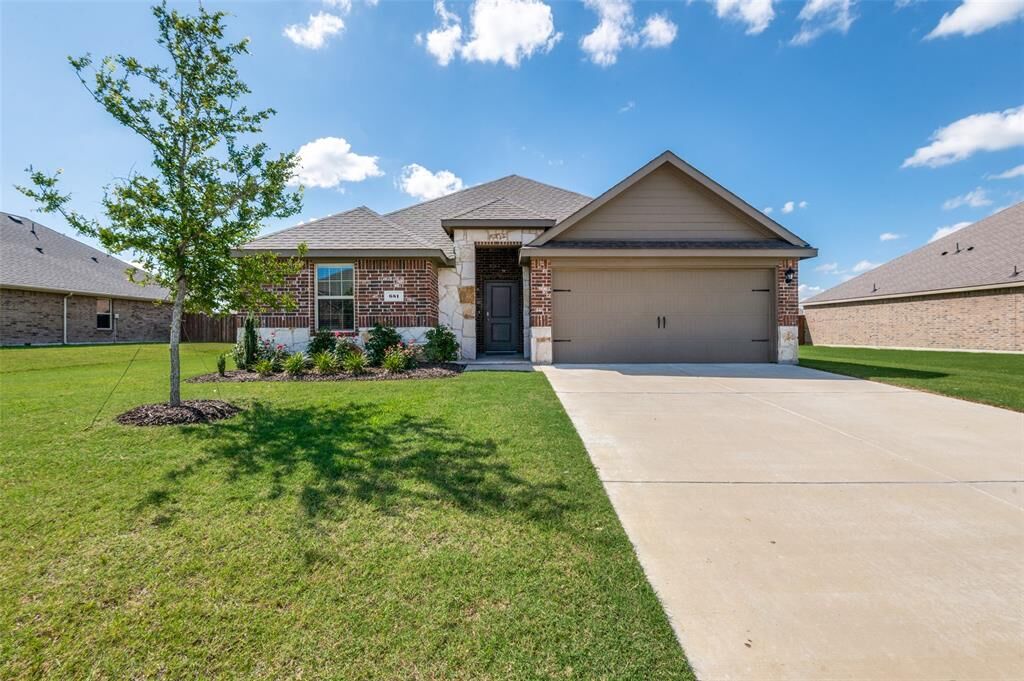 Property Photo:  651 Avalon Drive  TX 75165 
