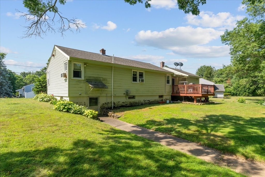 Property Photo: 25 Maury Ln MA 01545