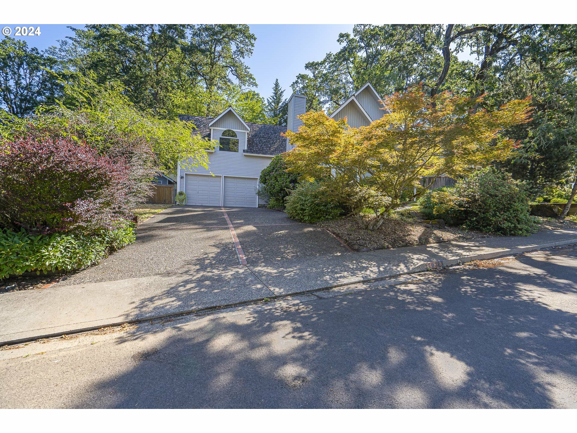 Property Photo: 2703 Moon Mountain Dr OR 97403