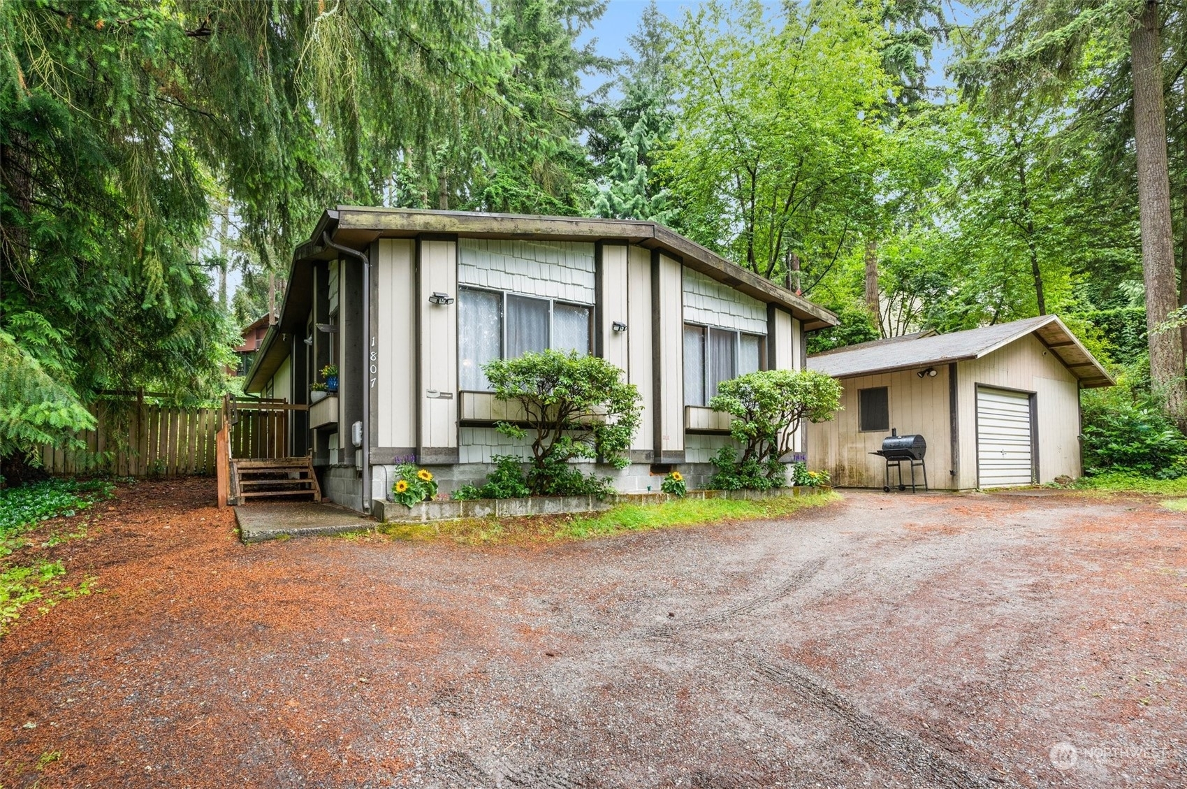 Property Photo:  1807 NE 185th Street  WA 98155 