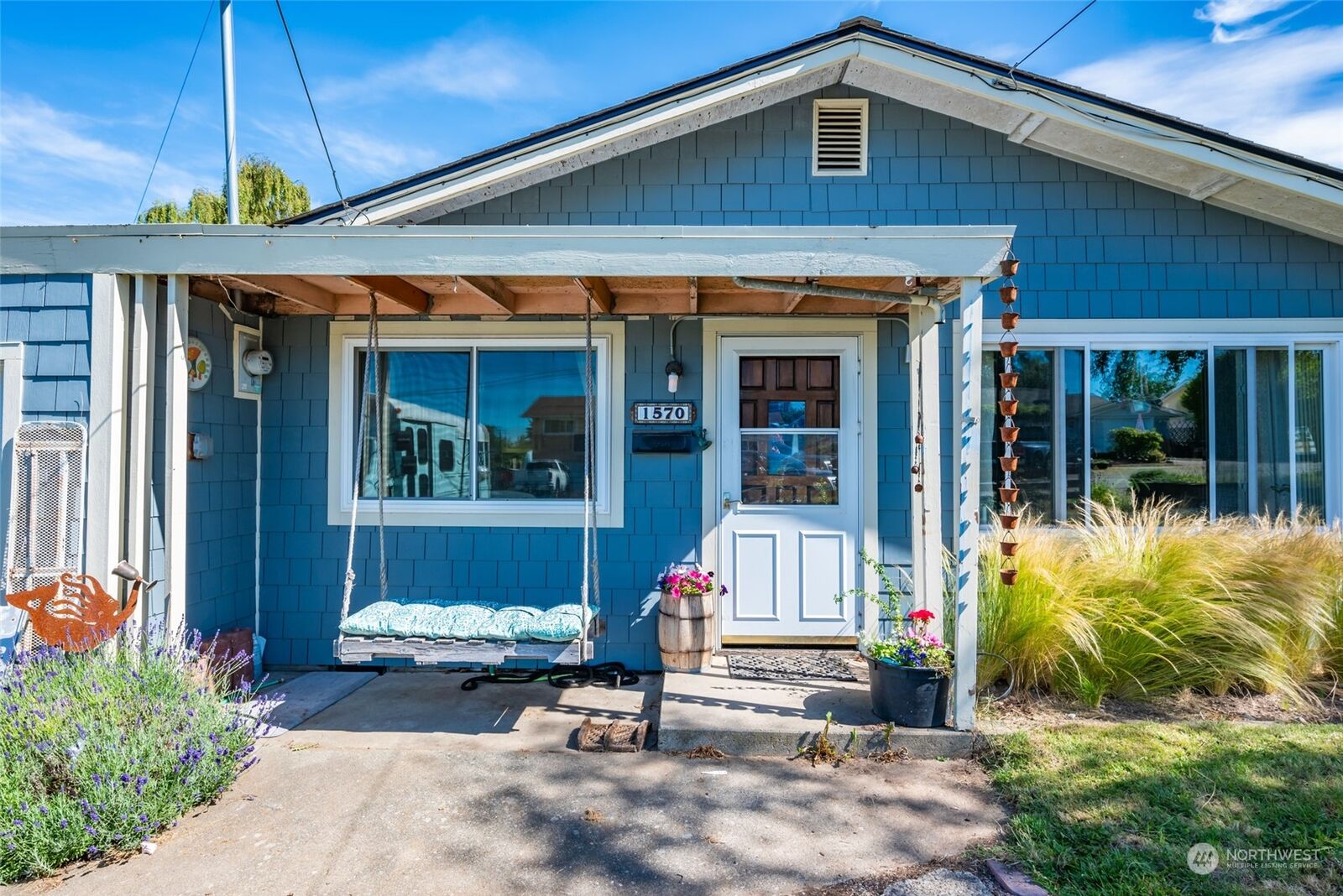Property Photo:  1570 NE 2nd Avenue  WA 98277 