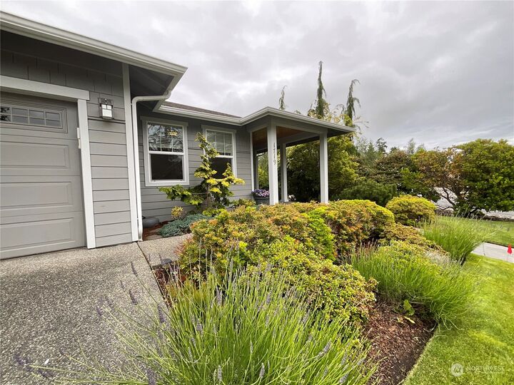 Property Photo:  1719 SW Aberdeen Court  WA 98277 