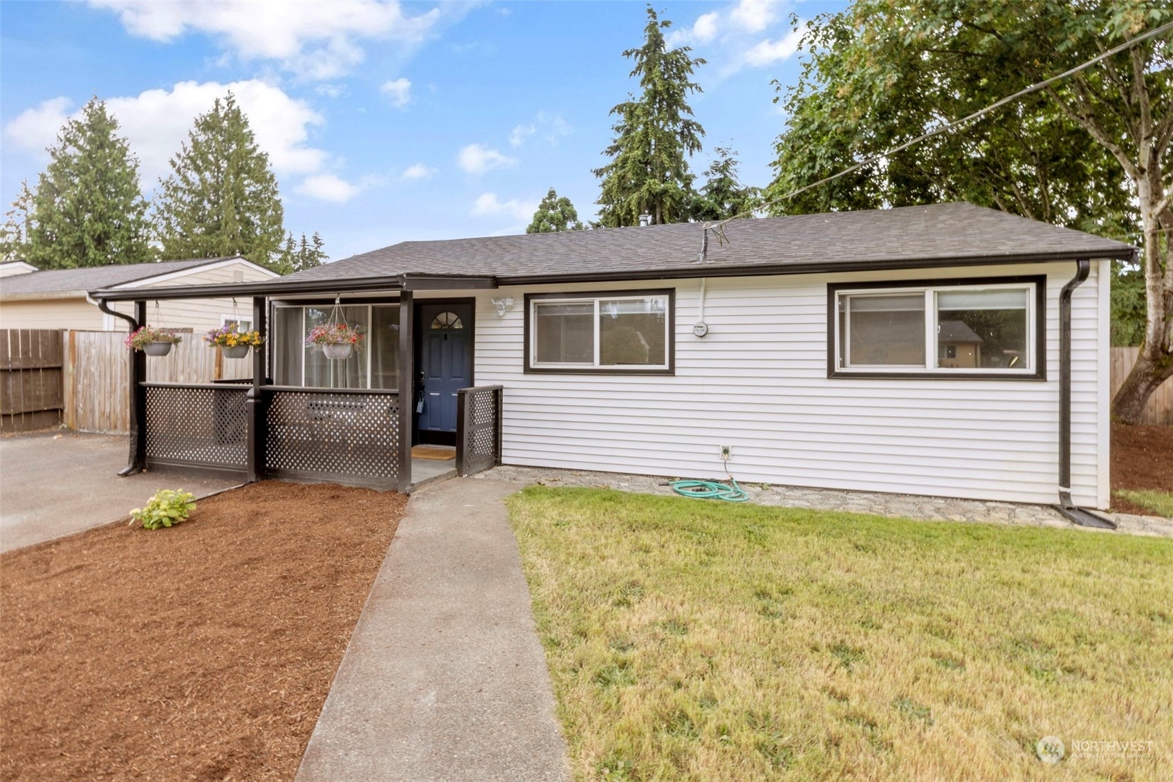 Property Photo: 827 SW 304th Street WA 98023
