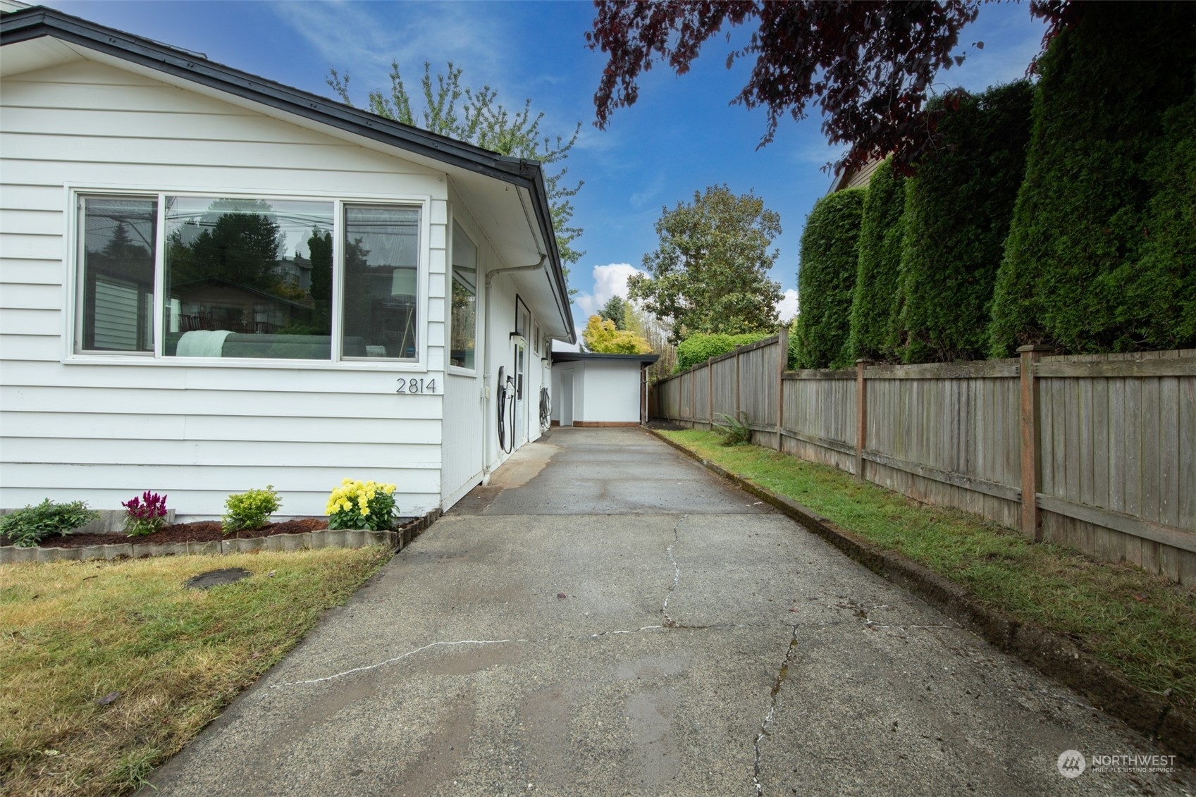 Property Photo:  2814 24th Avenue W  WA 98199 