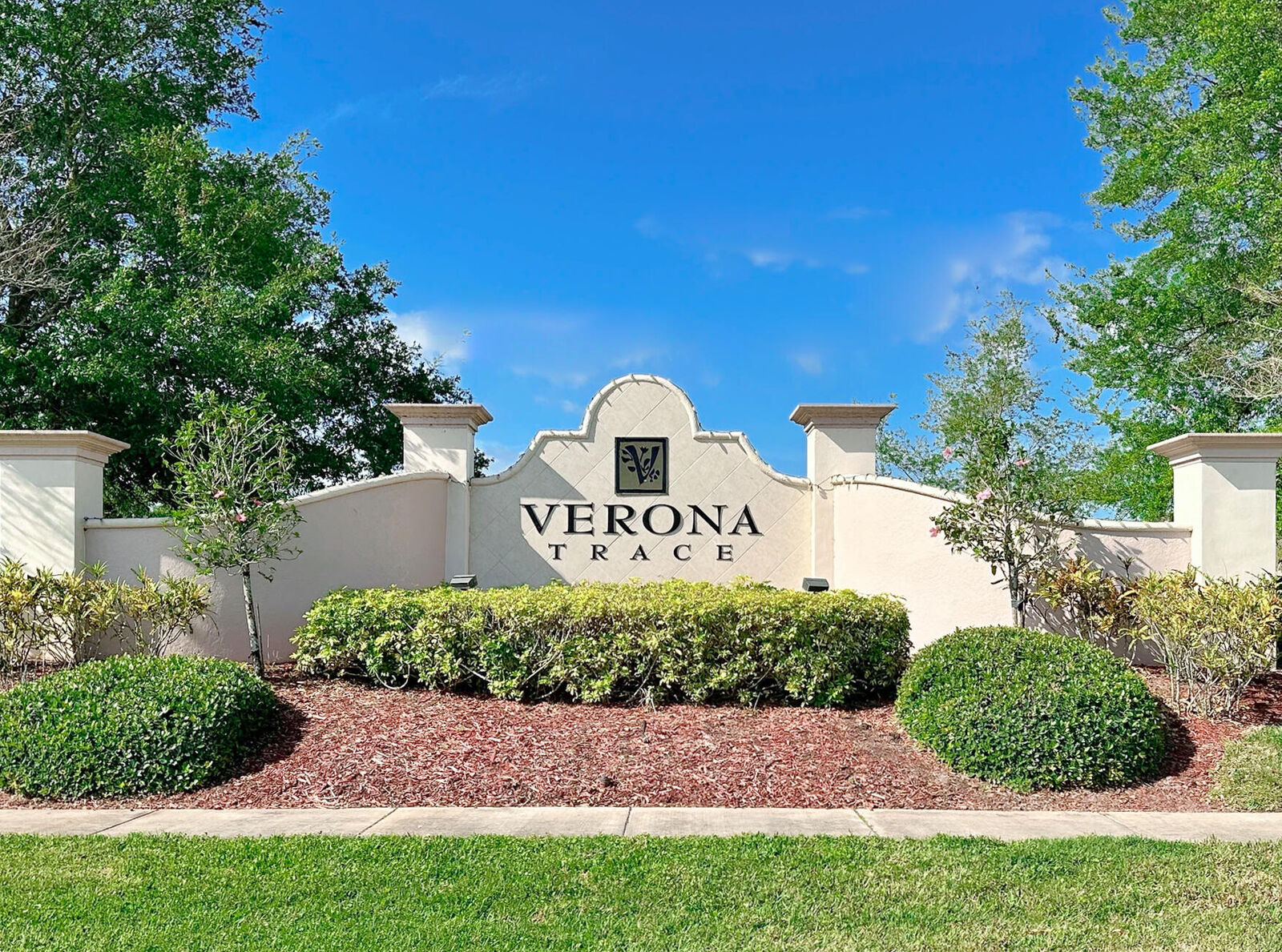 Property Photo: 894 S Verona Trace Drive FL 32966