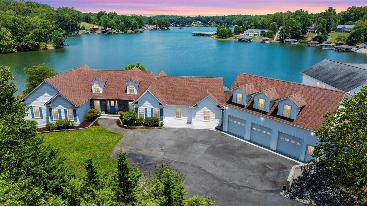 Property Photo:  300 Egret Dr  VA 24176 