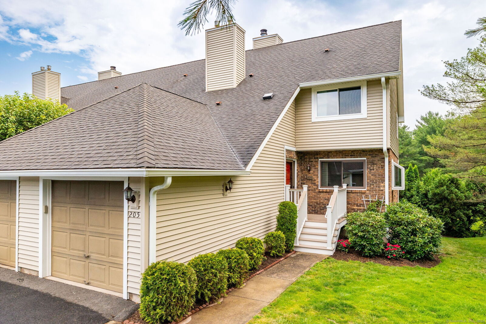 Property Photo:  205 Foxboro Drive 205  CT 06111 