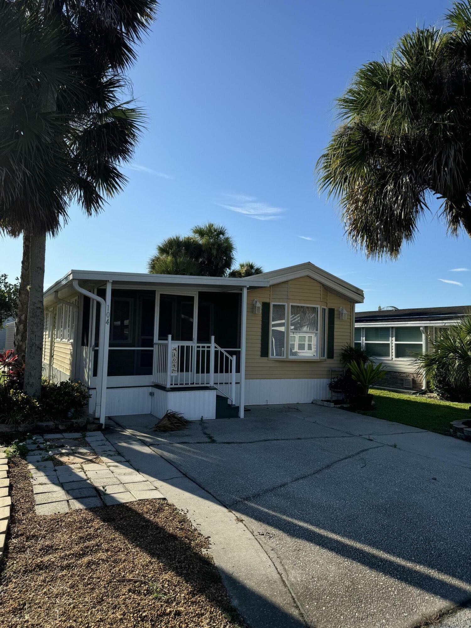 Property Photo:  104 Sunset Drive  FL 32780 