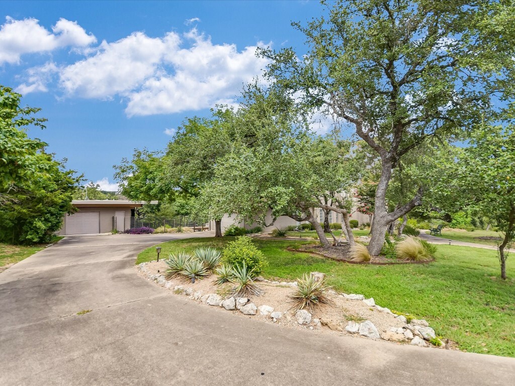 Property Photo:  9104 Glenlake Drive  TX 78730 