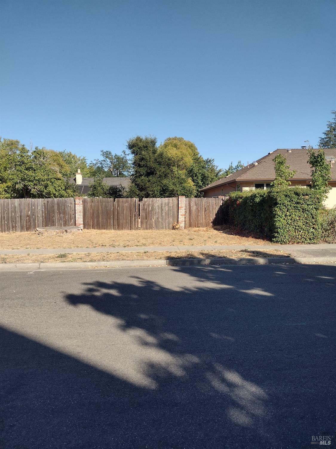 Property Photo:  617 Oak Lane  CA 95476 