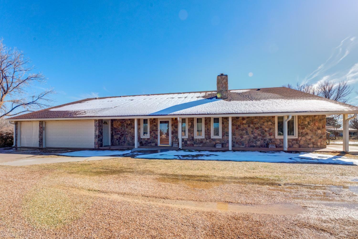 Property Photo:  5502 County Road 1250  TX 79407 