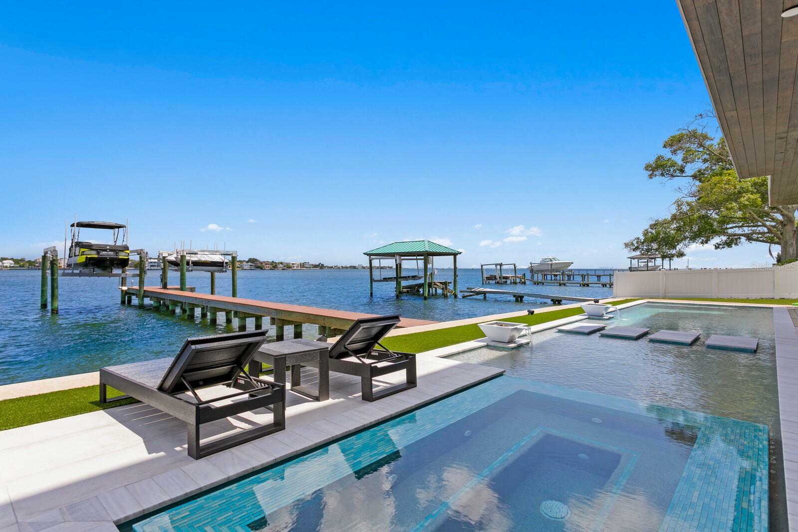 Property Photo:  20 Sandpiper Road  FL 33609 