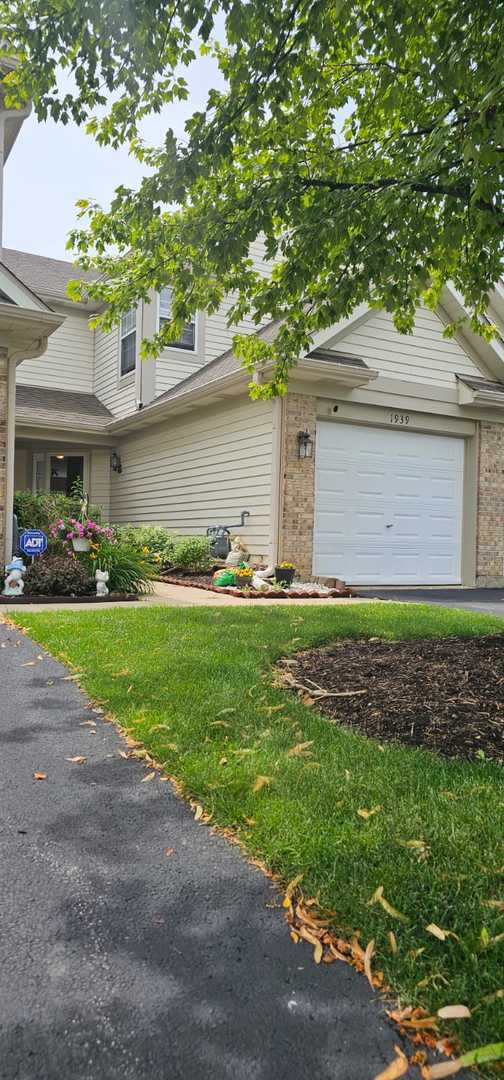 Property Photo:  1939 Grove Avenue  IL 60193 