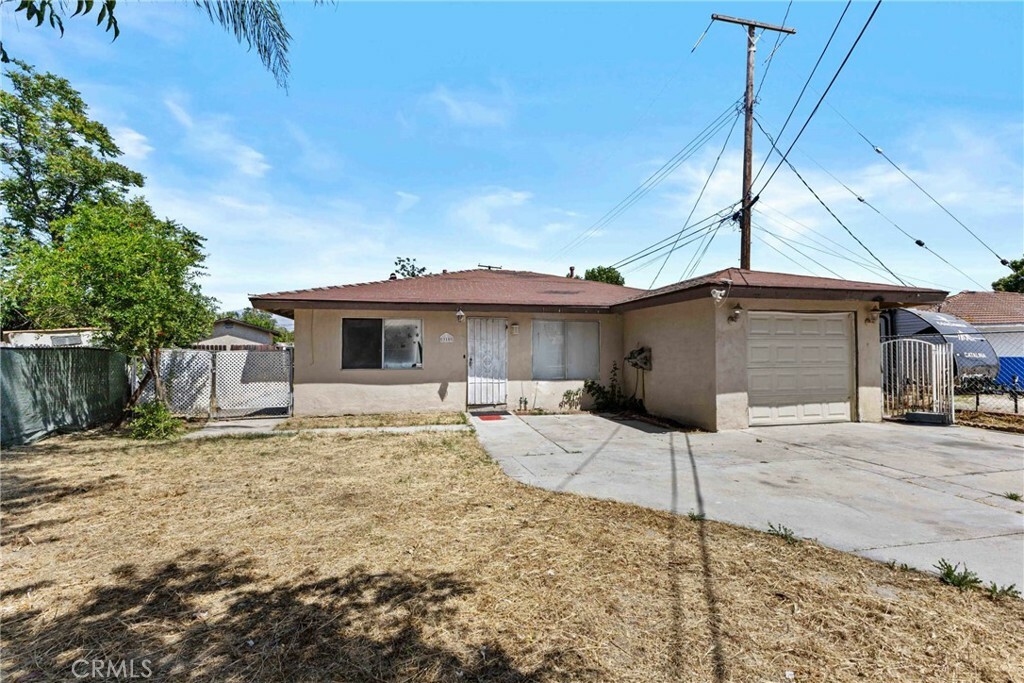 Property Photo:  315 S Mistletoe Avenue  CA 92583 