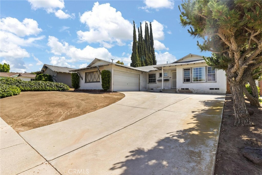 Property Photo:  850 Verona St.  CA 90631 