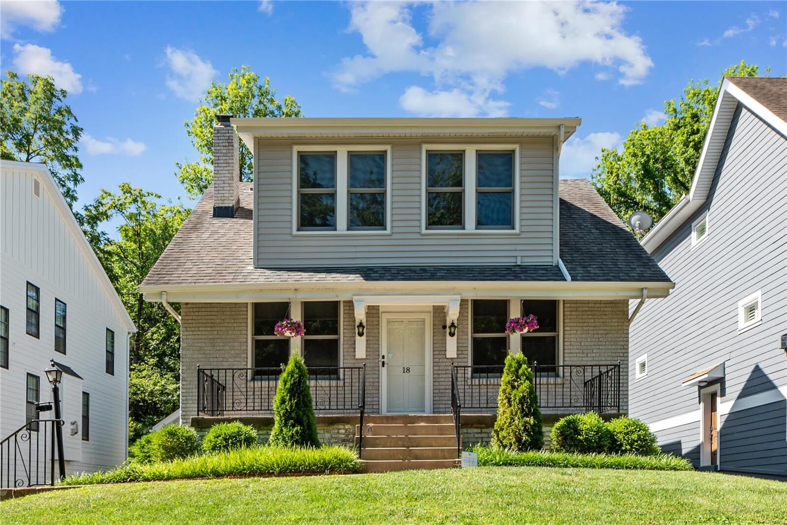 Property Photo:  18 Burroughs Lane  MO 63124 