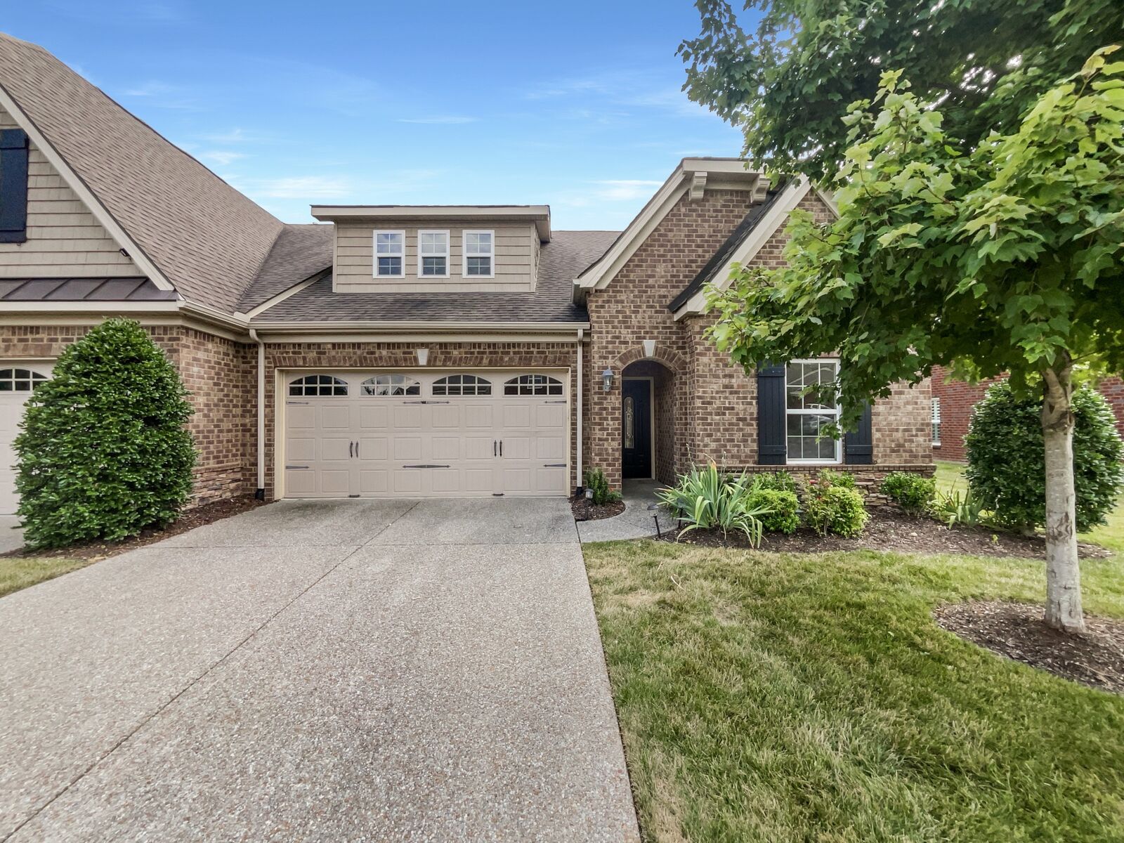 Property Photo: 837 Meadowcrest Way TN 37090