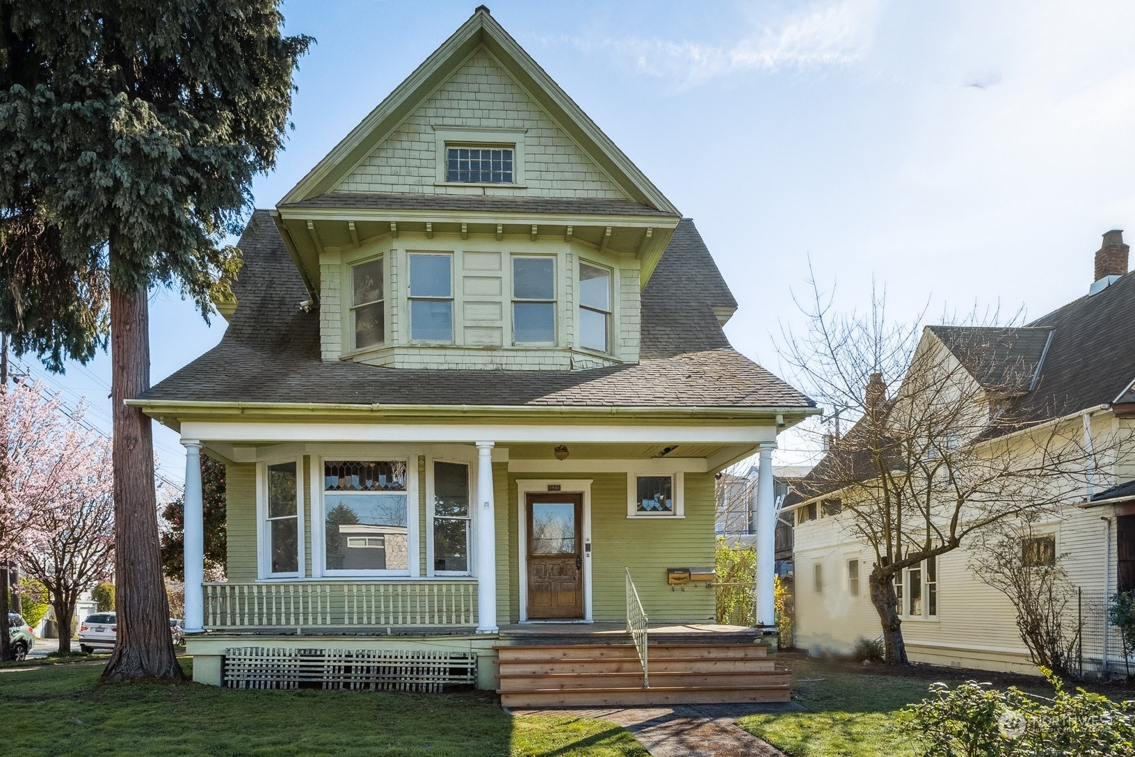 Property Photo:  3840 Linden Avenue N  WA 98103 