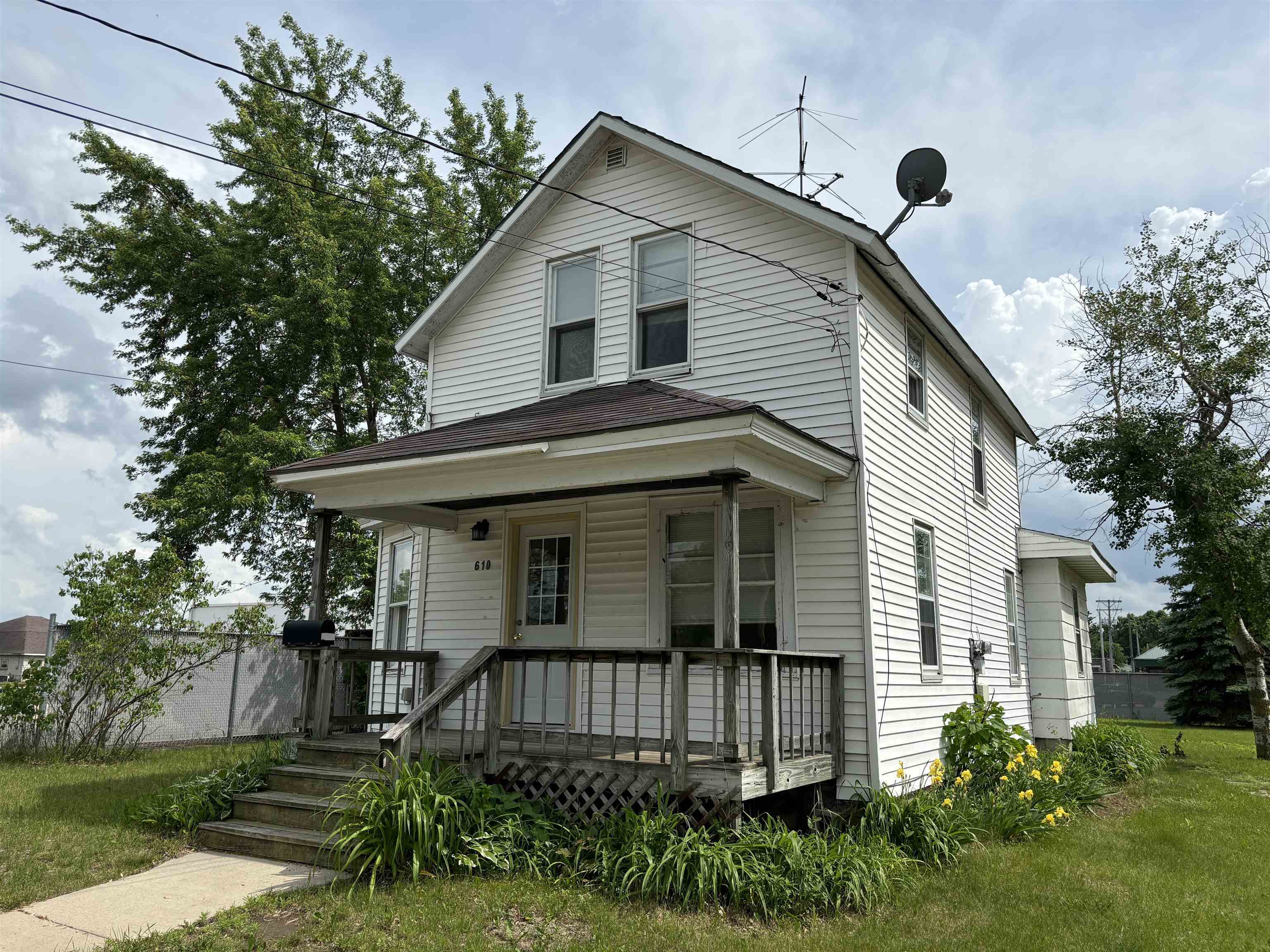 Property Photo:  610 E 5th Street  WI 53233 